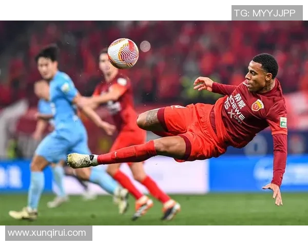 欧美女足球明星手握足球展现风采与魅力的精彩瞬间 欧美女足球明星手握足球展现风采与魅力的精彩瞬间