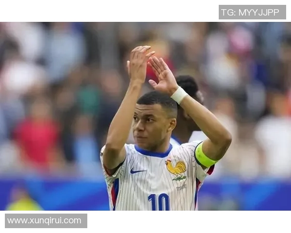 香港60岁足球明星回顾与成就盘点，传奇球员的辉煌岁月与影响力分析